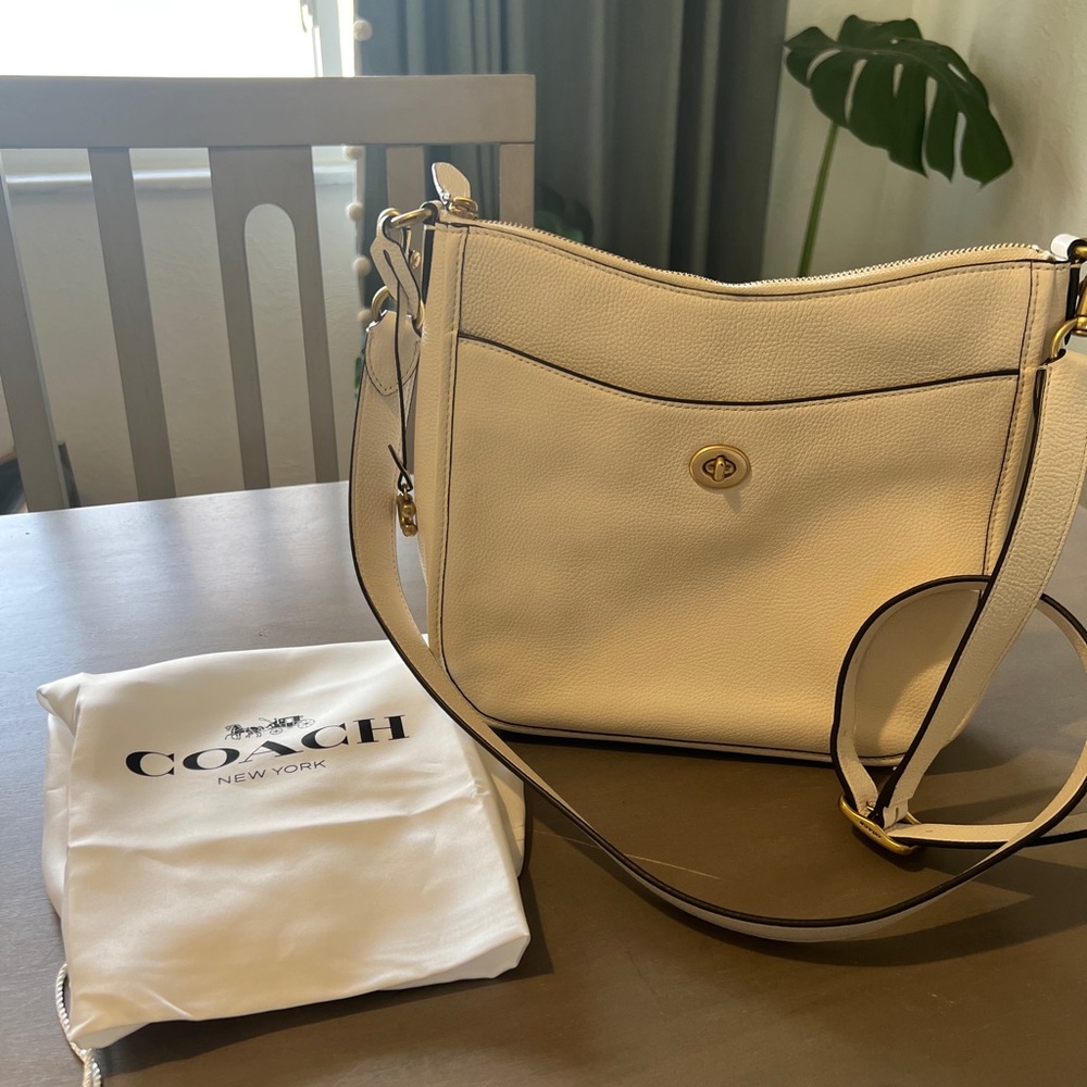 Coach Chaise Chalk Crossbody White Turnlock V Gently Used EUC Gold Hardware - Picture 12 of 12